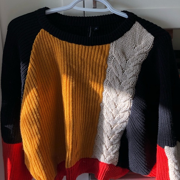 Cropped Block Sweater - Picture 6 of 6